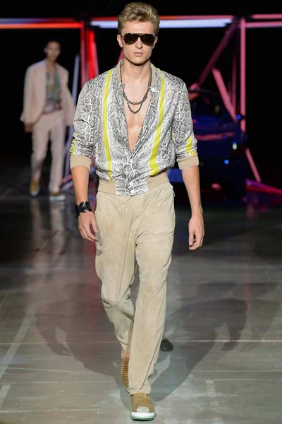 Look 5